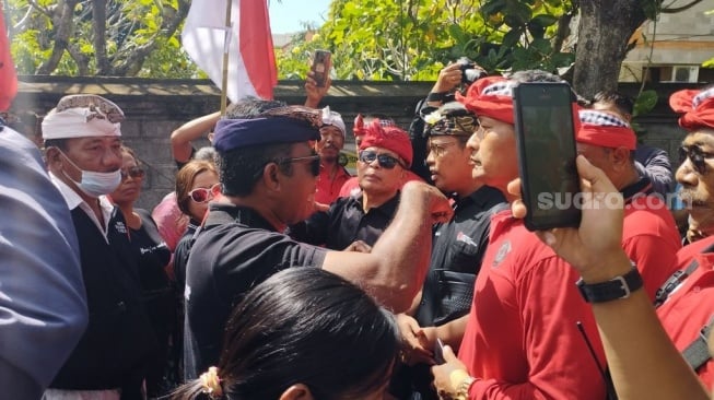 Breaking News, Bacaleg PDIP di Tabanan Dicoret, Massa Serbu Kantor PDIP Bali