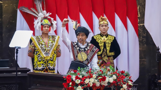 Gunakan Pakaian Dayak Ajudan Jokowi di Sidang MPR Ternyata Putra Kalbar, Ini Sosok Kompol Syarif Fitriansyah