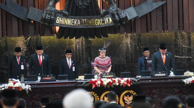 Ketua DPR Puan Maharani (tengah) saat memimpin Sidang Tahunan DPR MPR di Gedung Nusantara, Kompleks Parlemen, Senayan, Jakarta, Rabu (16/8/2023). [Suara.com/Alfian Winanto/Pool via Dokumentasi Parlemen]