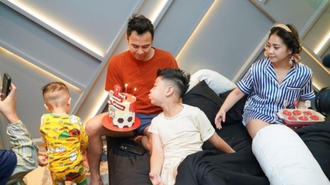 Potret Ulang Tahun Rafathar (Instagram/@raffinagita1717)