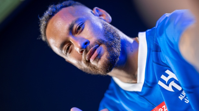 Neymar meninggalkan Paris Saint-Germain (PSG) untuk bergabung dengan klub Arab Saudi, Al Hilal. [Twitter/@Alhilal_EN]