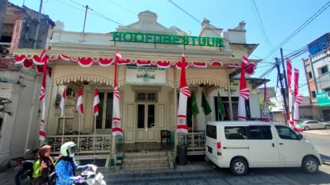 Kantor PCNU Kota Surabaya Tampak Gagah Dengan Baduk Duwurnya. [SuaraJatim/Dimas Anngga]