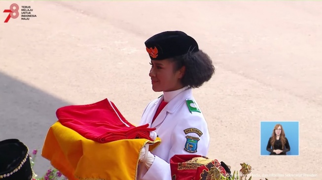 Sosok Lilly Indiani Suparman Wenda Paskibraka Pembawa Baki Bendera