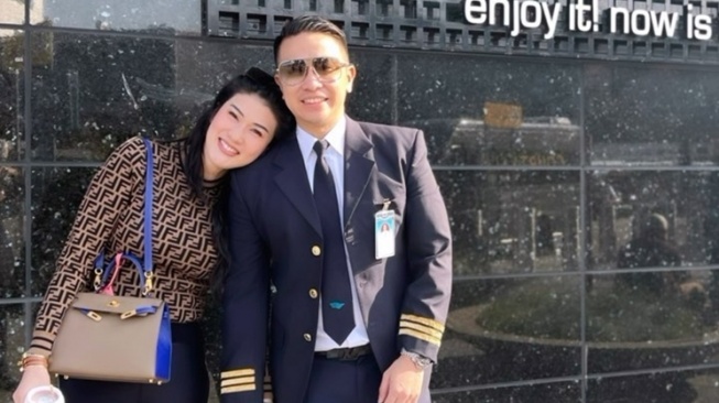 Artis yang jadi istri pilot (Instagram/@steviagnecya)