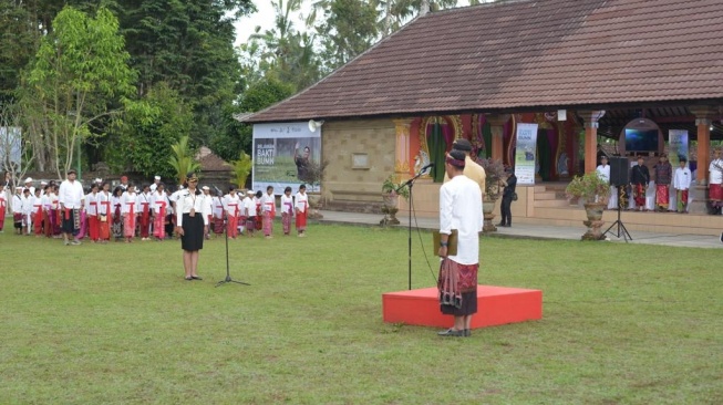 Relawan Bakti BUMN Upacara HUT RI ke-78 di Desa Penglipuran, Bali