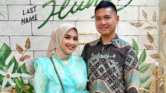 Artis yang jadi istri pilot (Instagram/@delmiraprabu)