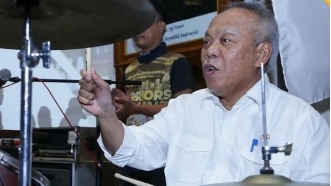 Usil Banget! Menteri PUPR Lakukan Ini ke Erick Tohir saat Upacara HUT RI