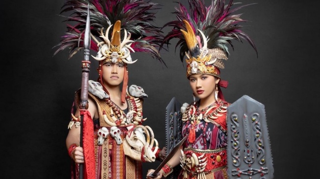 Kaesang Pangarep dan istrinya, Erina Gudono meraih penghargaan kostum terbaik pada perayaan HUT RI ke-78 di Istana Negara, Kamis (17/8/2023). [Instagram]