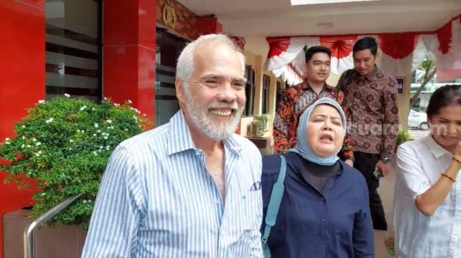 Pierre Gruno setelah dibebaskan dari penjara di Polres Metro Jakarta Selatan, Kamis (17/8/2023). [Pahami.id/Adiyoga Priyambodo]