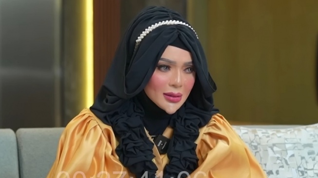 Potret Wajah Asli Yuni Jasmine 'Barbie' Si Dagu Lancip (YouTube dr. Richard Lee, MARS)