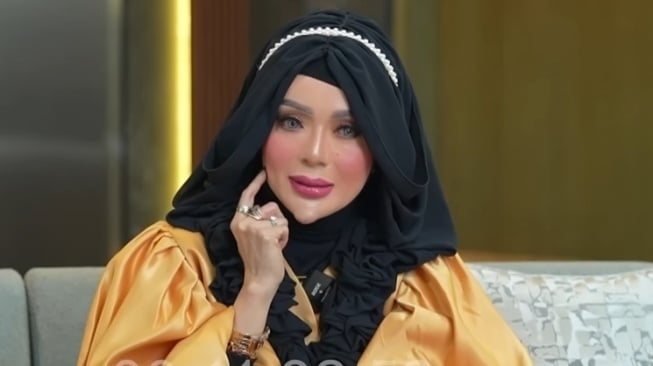 Potret Wajah Asli Yuni Jasmine 'Barbie' Si Dagu Lancip (YouTube dr. Richard Lee, MARS)