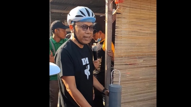 Pj Wali Kota Yogyakarta, Singgih Raharjo saat mengenalkan alat pengolahan sampah Lodesi ke warga Jogja. (Instagram/@zinggihr)