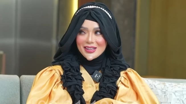 Potret Wajah Asli Yuni Jasmine 'Barbie' Si Dagu Lancip (YouTube dr. Richard Lee, MARS)