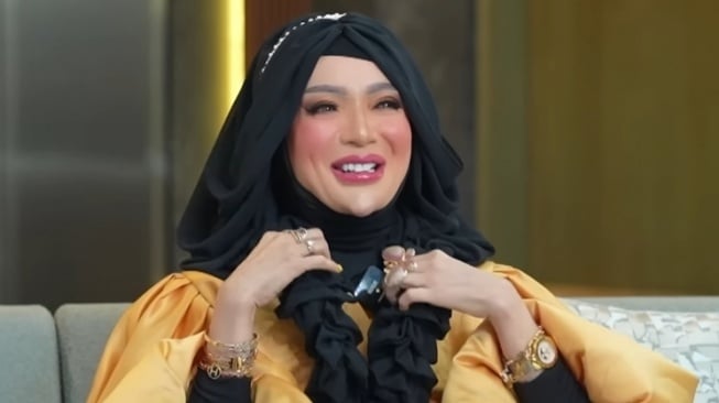 Potret Wajah Asli Yuni Jasmine 'Barbie' Si Dagu Lancip (YouTube dr. Richard Lee, MARS)