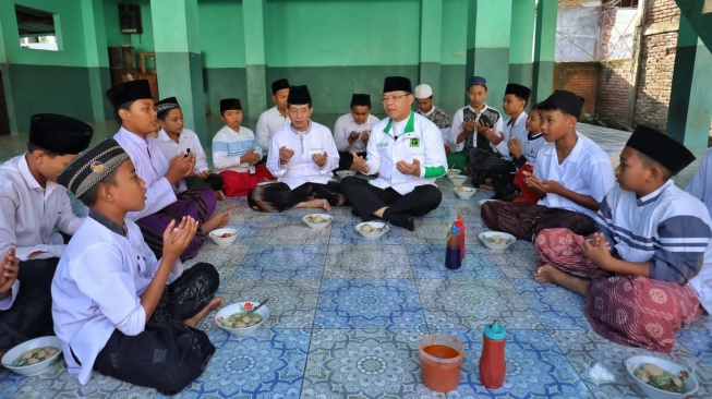 Ngebakso Bareng Santri Di Ponpes Jembrana Bali Mardiono Ppp Titip