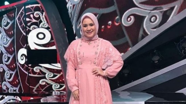 Pedangdut Berpendidikan Tinggi (Instagram/@ikkenurjanah0518)