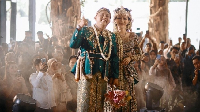 Potret Mertua Ngunduh Denny Caknan dan Bella Bonita (instagram/@faralljibrill_official)