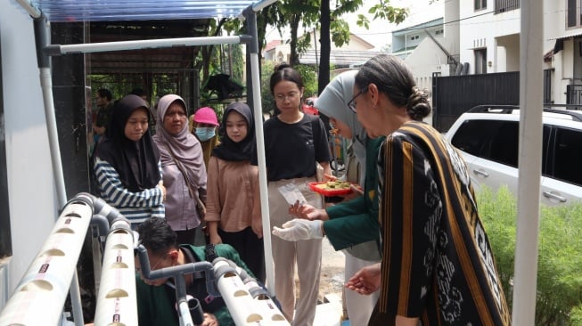 Cara Kampus UNJ Edukasi Siswa dan Warga Merawat Lingkungan hingga Ramah Ular