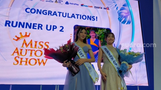 Winda Erica Ling, Runner up II Miss Auto Show GIIAS 2023 dan Deleika Sadya Ayasha, Finalist 7 Besar Miss Auto Show GIIAS 2023, keduanya dari Astra Financial [Suara.com/CNR ukirsari]