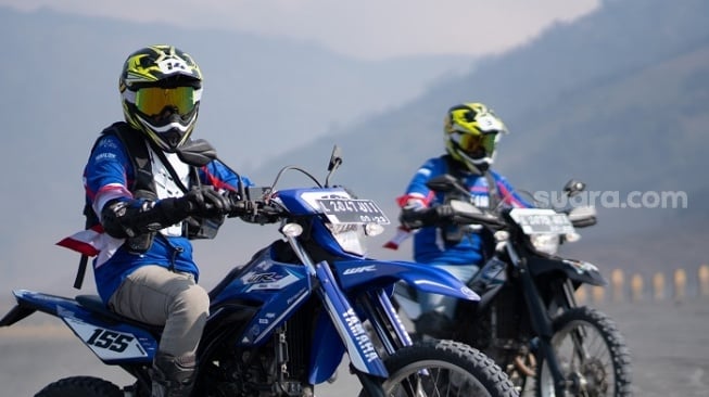 Peserta acara bLU cRU Adventure Ride Yamaha WR 155 R saat Trabasan ke Taman Nasional Bromo Tengger Semeru pada 17-18 Agustus 2023 lalu. 