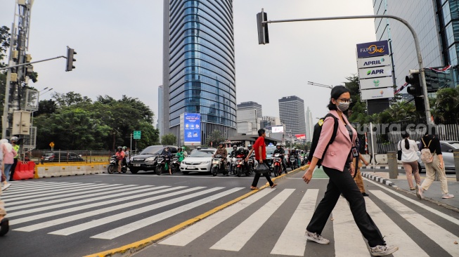 Tekan Polusi Udara, Warga Jakarta Diimbau Gemar Berjalan Kaki