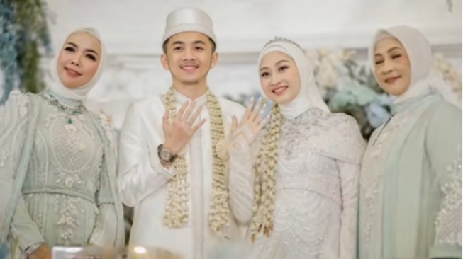 Pesta pernikahan anak Haji Ciut viral di media sosial. (TikTok/@nourahenna1)