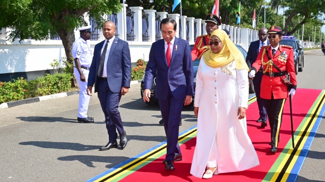 Presiden Joko Widodo atau Jokowi Presiden Republik Persatuan Tanzania Samia Suluhu Hassan di Dar Es Salaam State House, Dar Es Salaam, Republik Persatuan Tanzania, Selasa (22/8/2023). (Laily Rachev - Biro Pers Sekretariat Presiden)