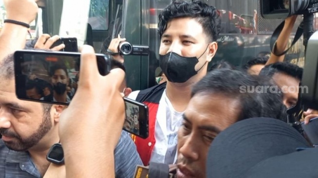 Beda dari Sebelumnya, Ammar Zoni Terlihat Lebih Semangat Jalani Sidang Tuntutan Hari Ini