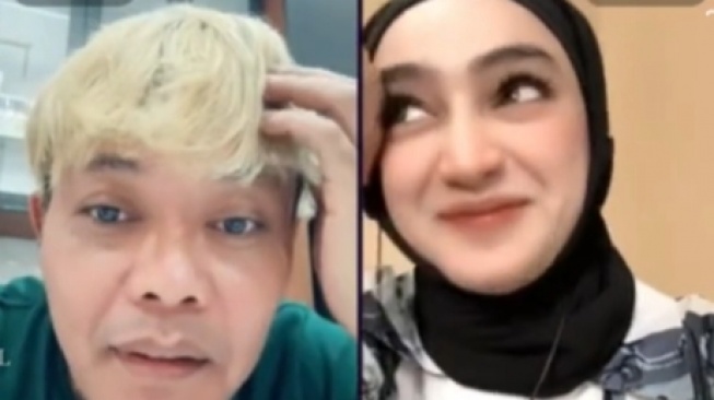 Sule dan Santyka Fauziah saat live bersama. (TikTok/ @hallosisterandbrother)