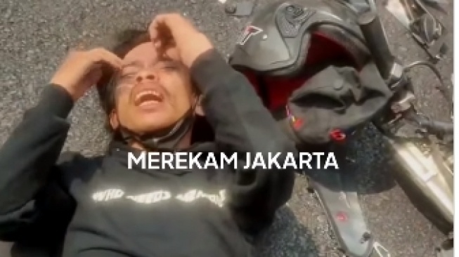 Jambret di Sudirman Jakpus Kena Karma usai Sikat HP WNA, Ditabrak Pemobil hingga Kakinya Bengkok