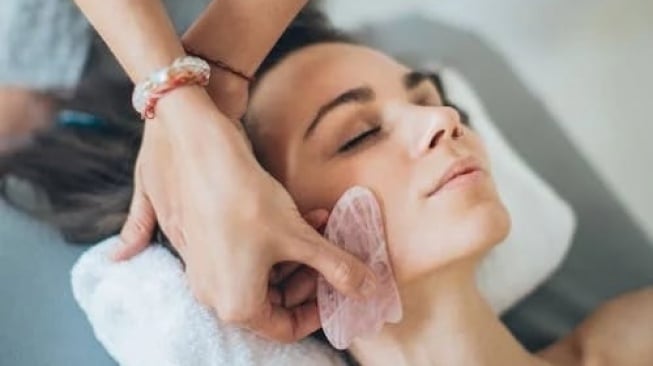 Sedang Viral di Mancanegara, Coba Perawatan Head Spa Untuk Me Time di Sini