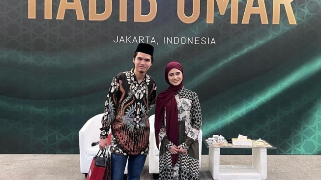 Artis Hadiri Ceramah Habib Umar (Instagram/@tissabiani)