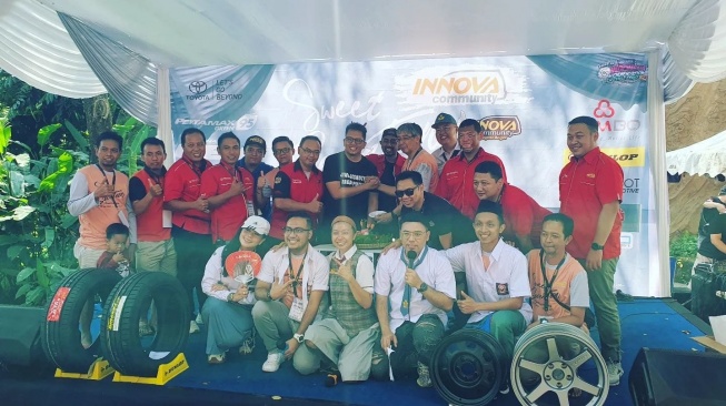 Foto bersama Innova Community yang terdiri dari chapters se-Indonesia [Innova Community].