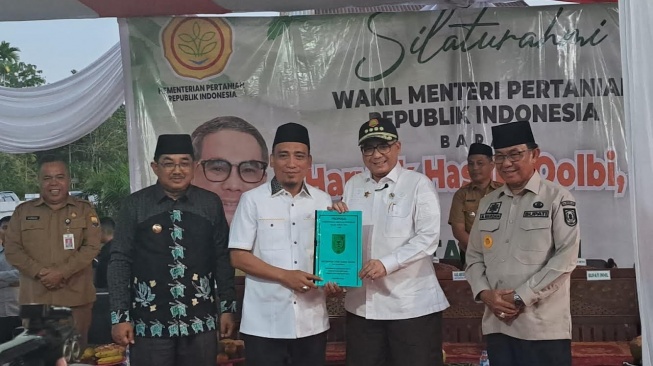 Punya Potensi Pasar yang Luas, Inovasi dan Hilirisasi Komoditas Kelapa di Indragiri Hilir Perlu Dilakukan