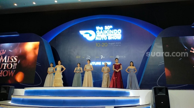 Winda Erica Ling di antara Best 7 Finalists Miss Auto Show GIIAS 2023 [Suara.com/CNR ukirsari].