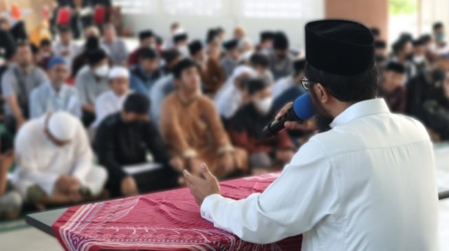 Teks Khutbah Jumat Singkat Tentang Bersyukur, Cara Terbaik Mengingat Nikmat Allah Bukan Cuma Soal Harta