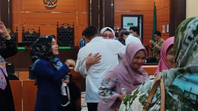 Hakim Vonis Bebas 3 Terdakwa Kasus Korupsi Pembangunan RSUD Pasaman Barat, Semuanya Mantan Direktur