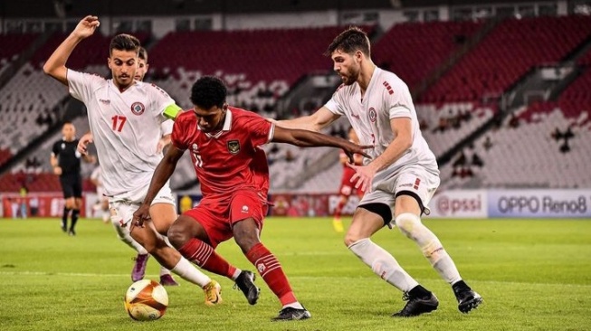 Penyerang sayap Timnas Indonesia, U-23, Jeam Kelly Sroyer (tengah). [IG]