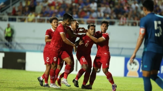 Momen Pemain Thailand Baca 'Surat Cinta' saat Hadapi Timnas Indonesia U-23