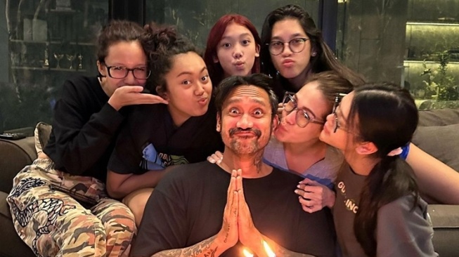  Artis Jadi Ayah Sambung (Instagram/@t_orasudi_ro)