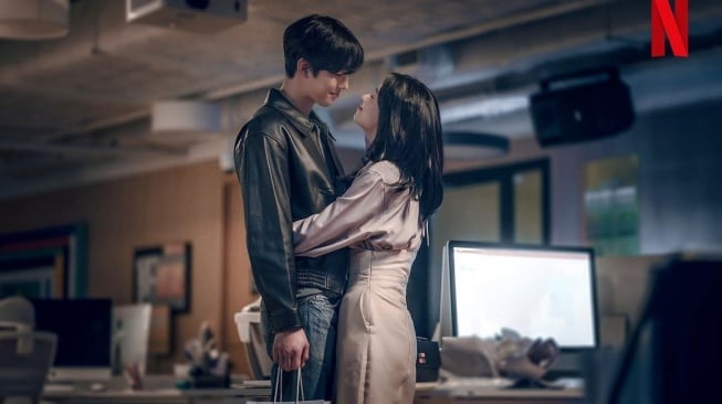 Potret Ahn Hyo Seop di A Time Called You (Instagram/@netflixkcontent)