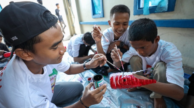 Asah Kreativitas Anak Muda di Makassar, GMC Gelar Pelatihan Pembuatan Pot Bunga