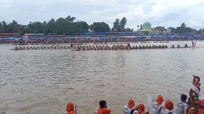 Lomba Pacu Jalur (Dok. Pribadi/Ledi Rida Anggraini)