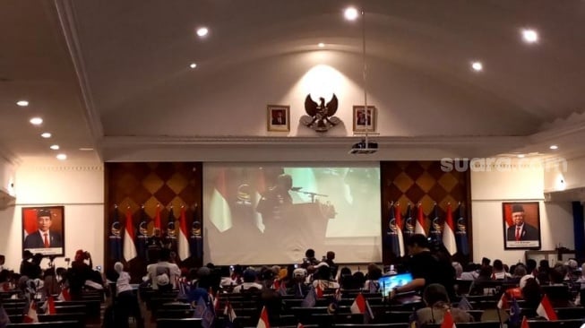 Bakal Calon Presiden atau Bacapres dari Koalisi Perubahan untuk Persatuan (KPP) Anies Baswedan mengajak para relawan sama-sama ikhtiar memenangkan dirinya di Pilpres 2024. (Suara.com/M Yasir)