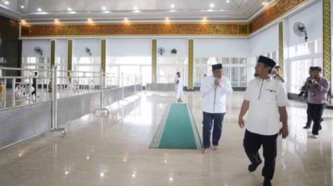 Gubernur Sulsel Andi Sudirman Resmikan Masjid Akbar Lappariaja, Ajak Masyarakat Beri Kenyamanan Bagi Musafir