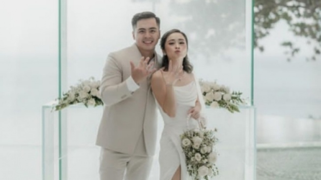 Foto-Foto Pernikahan Gritte Agatha dan Arif Hidayat yang Digelar di Bali