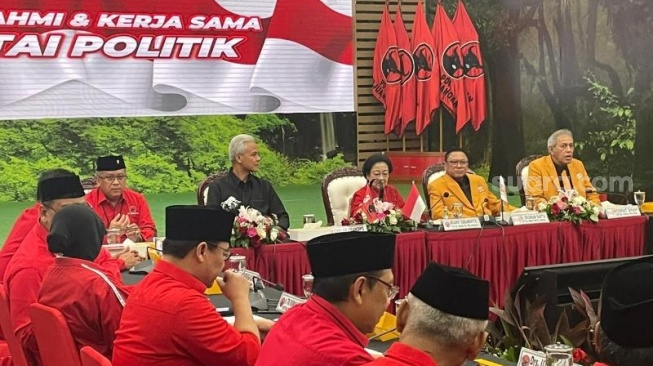 PDI Perjuangan (PDIP) kedatangan Partai Hanura yang menyatakan kerja sama politik dukungan ke bakal calon presiden (capres) Ganjar Pranowo di Kantor DPP PDIP, Jalan Diponegoro, Menteng, Jakarta Pusat, Senin (28/8/2023). (Suara.com/Bagaskara)