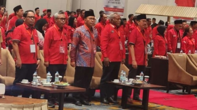 Wali Kota Makassar Mohammad Ramdhan Pomanto resmi menjadi kader PDI Perjuangan, Senin 28 Agustus 2023 [SuaraSulsel.id/Istimewa]