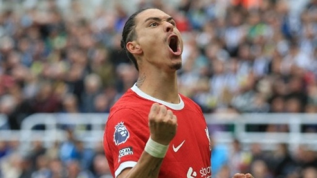 Striker Liverpool asal Uruguay Darwin Nunez merayakan golnya ke gawang Newcastle United pada pertandingan sepak bola Liga Premier Inggris di St James' Park di Newcastle-upon-Tyne, timur laut Inggris pada 27 Agustus 2023. Lindsey Parnaby/AFP