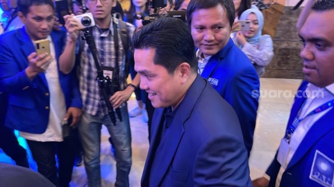 Menteri BUMN Erick Thohir saat menghadiri peringatan HUT ke-25 PAN di  Hotel Sultan, Jakarta Pusat, Senin (28/8/2023). (Suara.com/Novian)